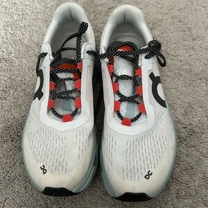 Men’s On Cloud Helion size 8.5